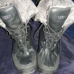 Ugg new condition womens size 10 120$